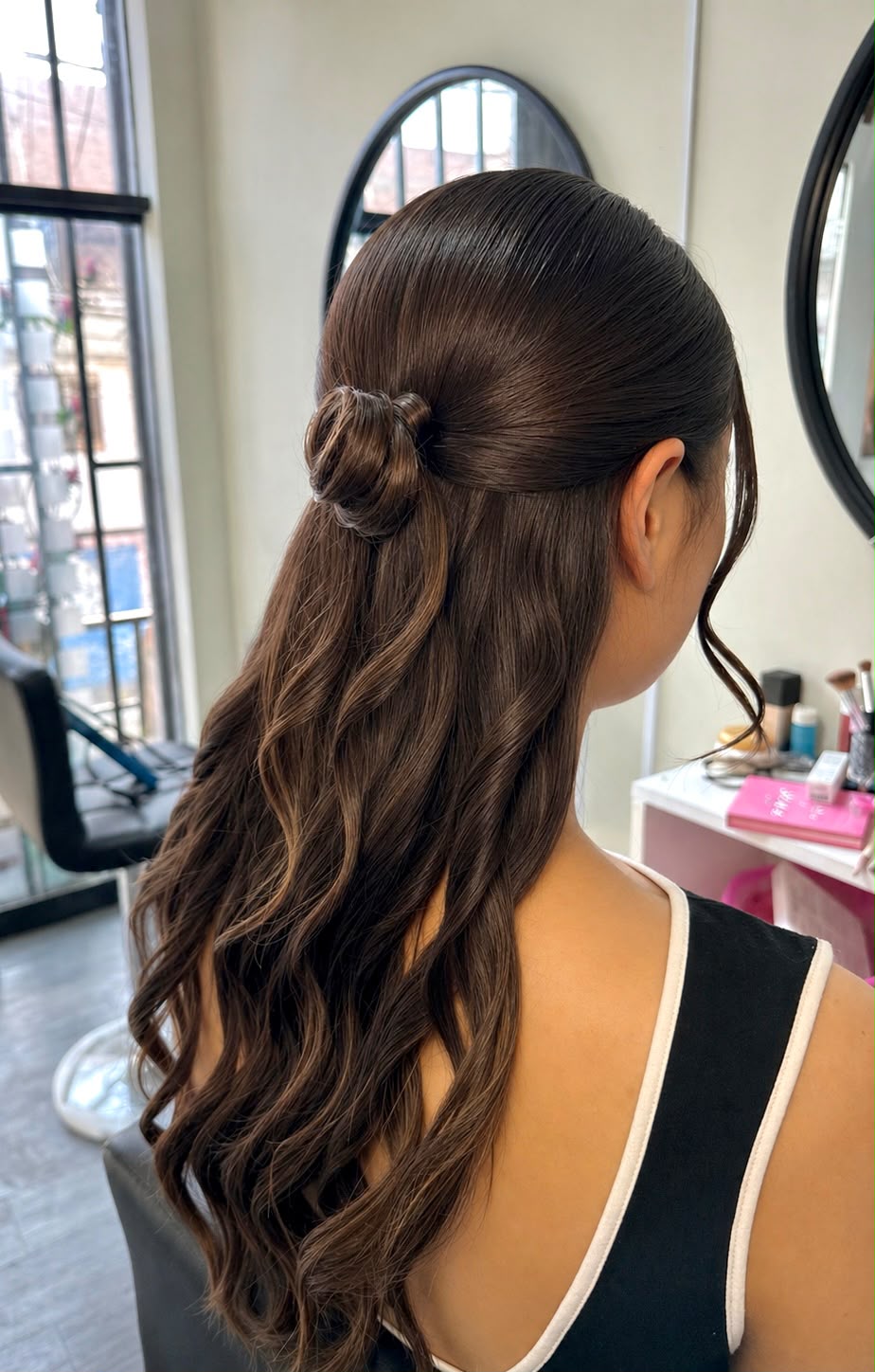 Semirecogido con moño